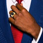 10k IBGoodman Men's Oval Onyx and Diamond Complete Ring - Image 4